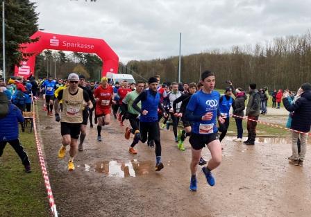 Läufer beim Start des Albert-Kuntz-Laufs 2023