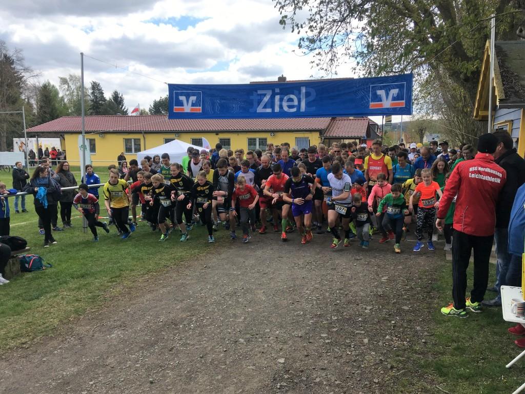 18. Ellricher Stadtwaldlauf - Bild vom Start am Sportplatz in Ellrich